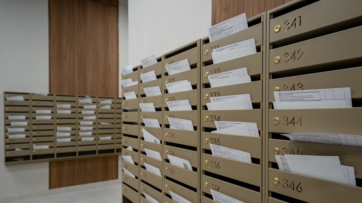 Можно ли поставить ящик для посылок в коридоре дома