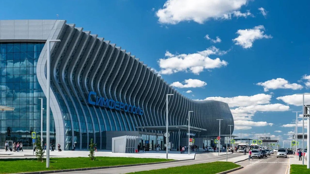 Глава Крыма Аксенов заявил о готовности вновь открыть аэропорт Симферополя