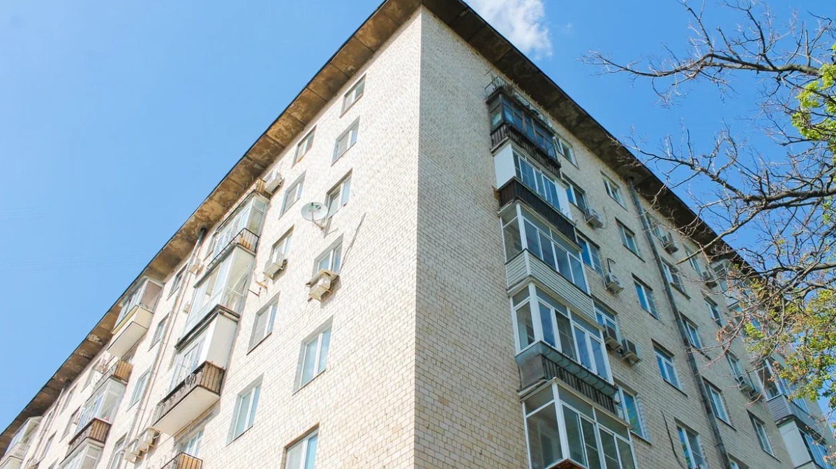 На Ломоносовском проспекте начался комплексный капитальный ремонт дома 1959 года постройки