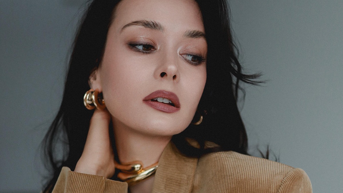 Талант и яркая внешность позволяют актрисе воплощать на экранах интересные запоминающиеся образы