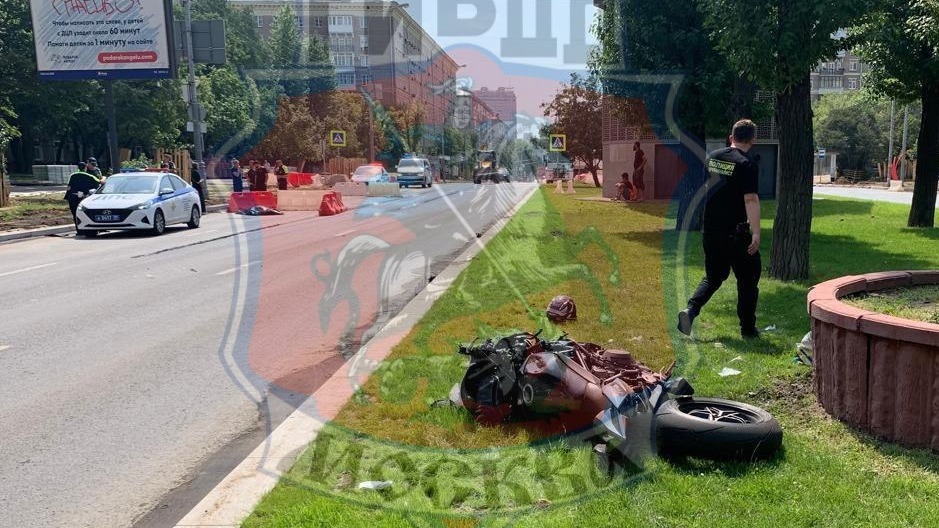 Сбивший насмерть девушку-пешехода в Москве мотоциклист скончался в больнице