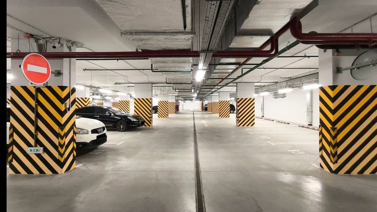 Пуртов: 36 машино-мест на востоке столицы выставили на торги