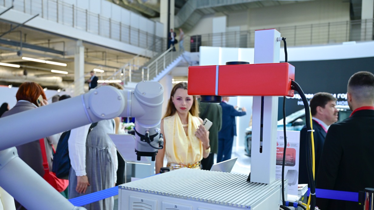 Гарбузов: Компании столичной ОЭЗ представили высокотехнологичные решения на выставке «ИННОПРОМ»