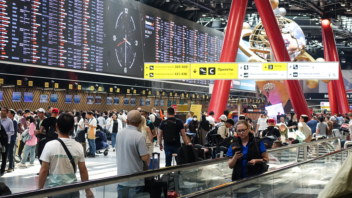 Врач Кондрахин рассказал, как вести себя в аэропорту при задержке рейса