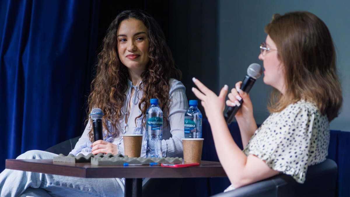 В Музее Победы участники клуба «Лето Побед» встретились с Викторией Дайнеко
