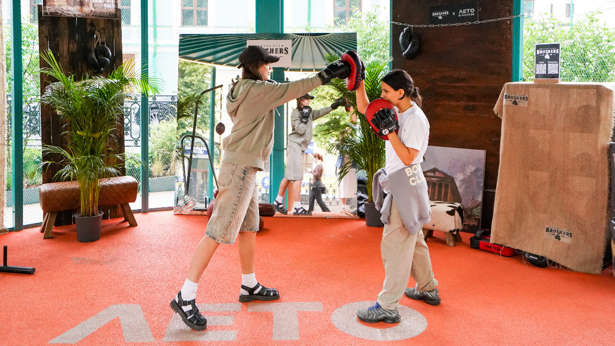 Петровский бульвар приглашает на мастер-классы по боксу и баскетболу в рамках «Лета в Москве»