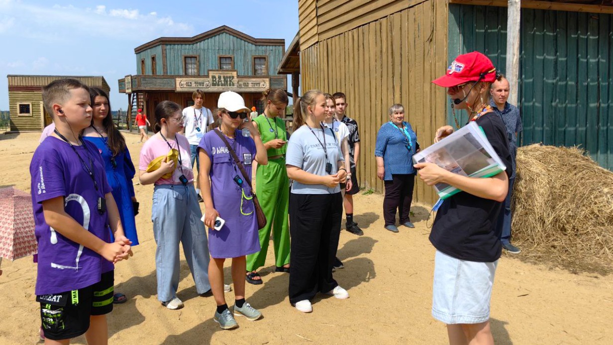 Первые побывали на самой большой съемочной площадке в Европе