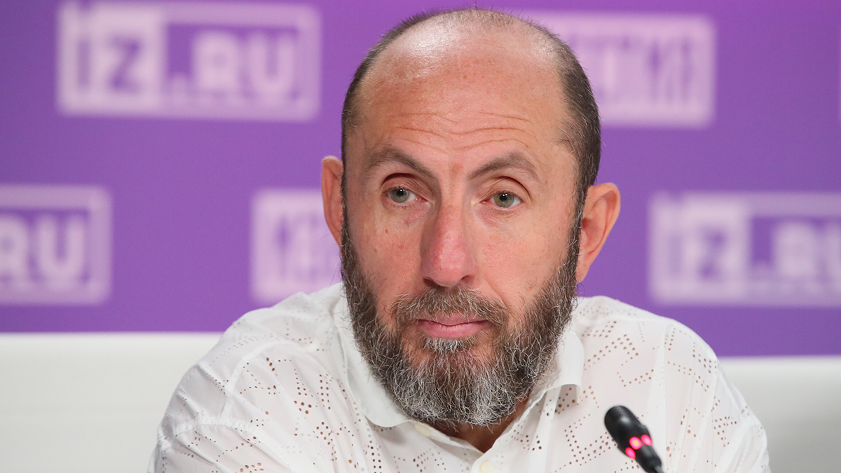 Директора МХАТ Кехмана отпустили из СК после допроса