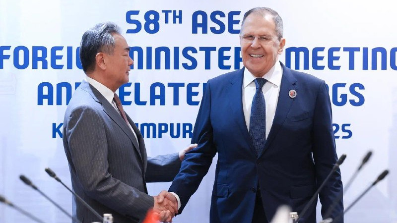 Захарова опубликовала фото Лаврова и Ван И с хештегом «ВанЛав»