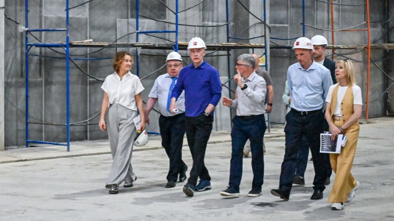 Мэр Москвы Сергей Собянин осматривает ход строительства студийного комплекса киностудии имени Горького в Валдайском проезде