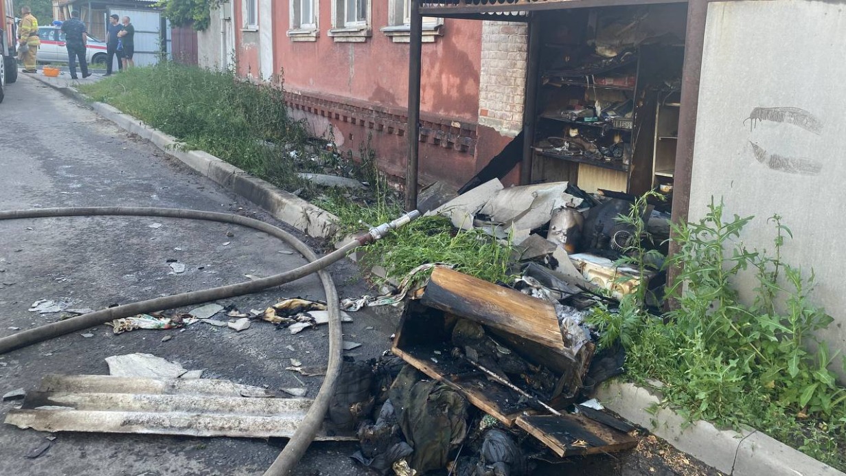 Пожилой мужчина погиб при атаке дрона на частный дом в Курске