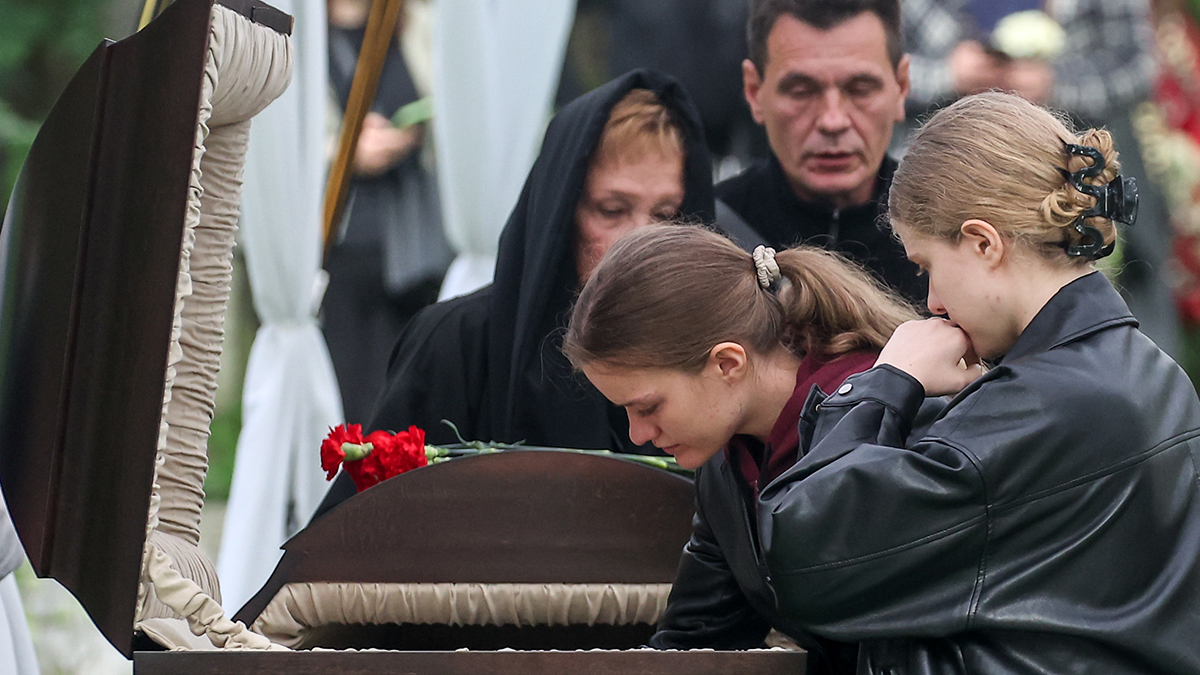 Стало известно, что сказала дочь экс-министра Старовойта над гробом отца