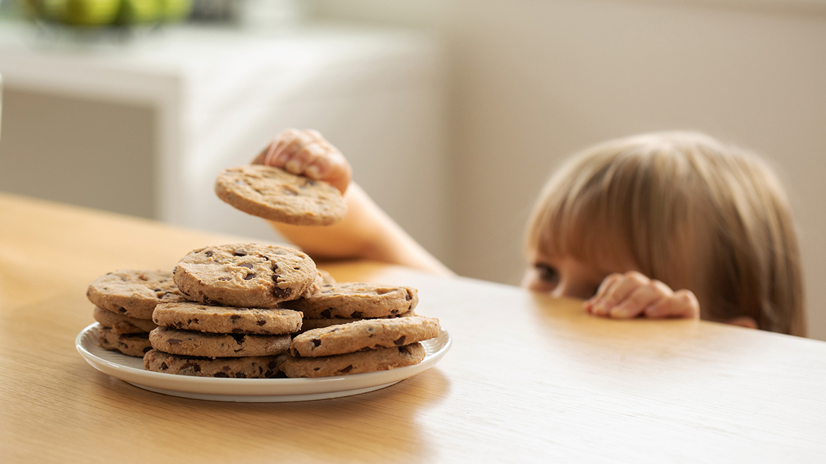 Как нужно кормить детей