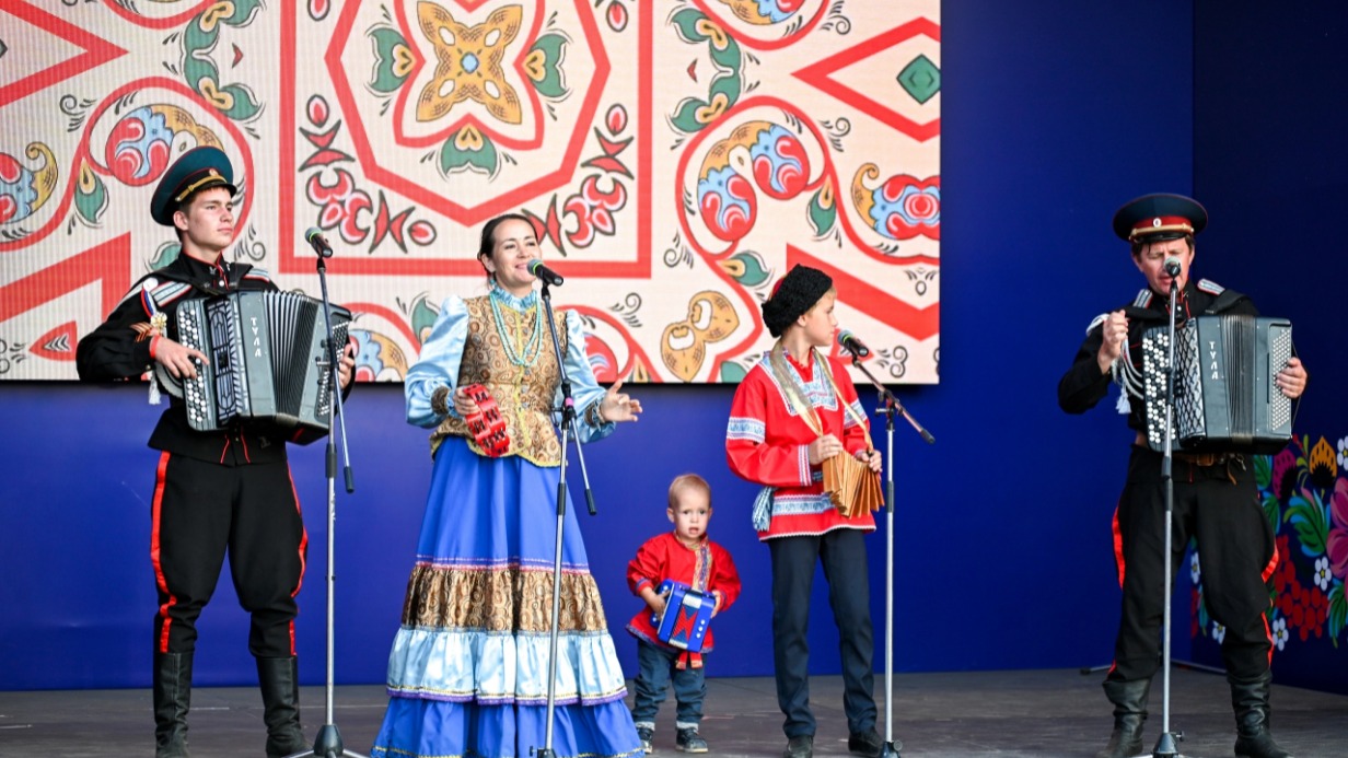 Юбилеи великих первооткрывателей, поэзия, ремесла и арт-квартал: чем удивит «Русское поле» в этом году