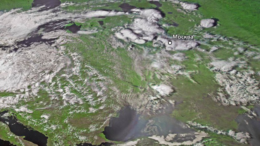 Роскосмос опубликовал спутниковый снимок циклона над Москвой