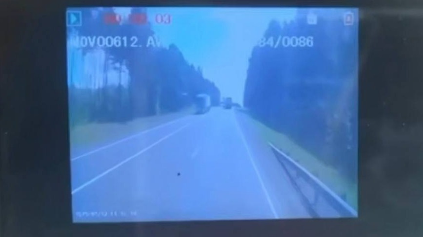 Момент аварии с легковушкой и грузовиком в Иркутской области попал на видео