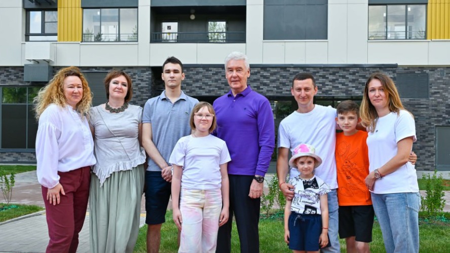 Собянин встретился с новоселами дома по реновации в Хорошево-Мневниках