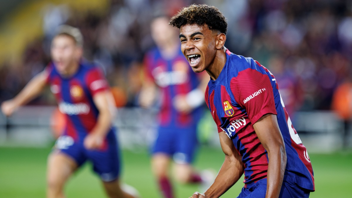 Футболиста Ямаля требуют проверить из-за вечеринки с карликами на дне рождения