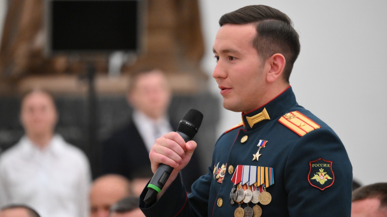 Директор Департамента государственной политики в сфере воспитания, дополнительного образования и детского отдыха Министерства просвещения РФ, Герой России Игорь Юргин в Кремле на встрече президента РФ Владимира Путина с участниками образовательной программы для ветеранов и участников СВО «Время героев»