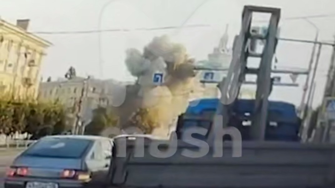 В Сети появилось видео прилета дрона ВСУ по жилому дому в Воронеже