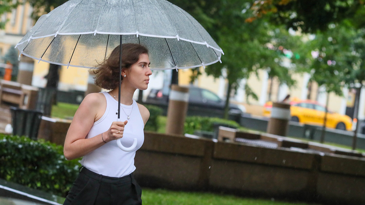 «Оранжевый» уровень опасности объявили в Москве из-за грозы