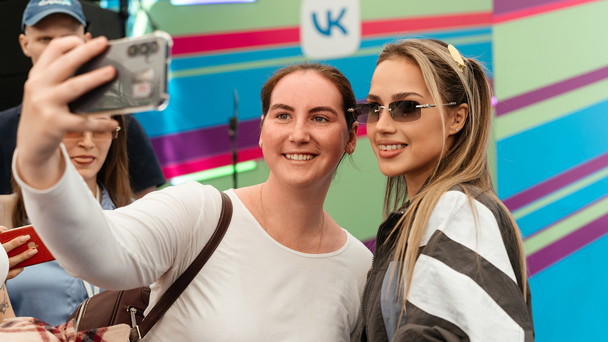 Художник Пабло Радини разработал лимитированную серию билетов для VK Fest