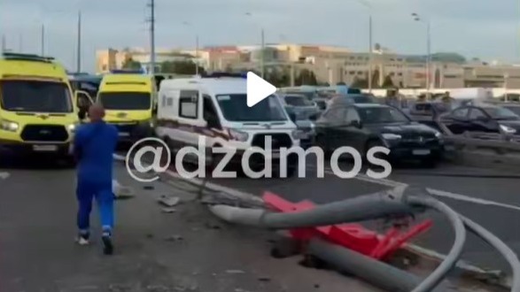 Два электробуса столкнулись на Профсоюзной улице, 11 человек пострадали 