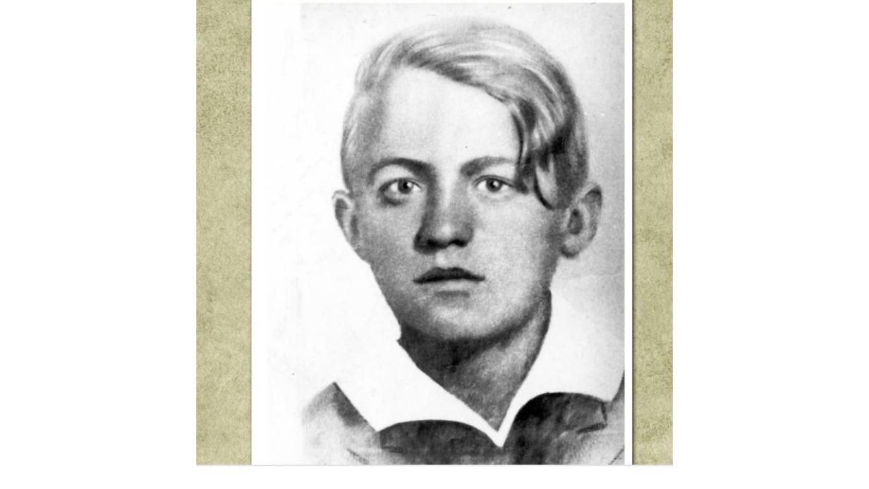 Анатолий Живов. Фото сделано не позднее июня 1942 года