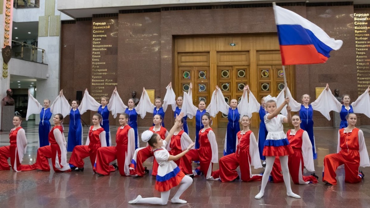 Музей Победы пригласил россиян на онлайн-флешмоб ко Дню государственного флага