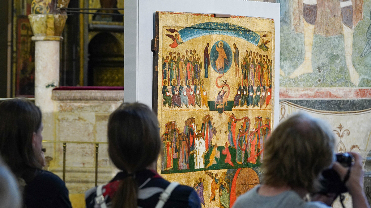 Как правильно молиться образам в церквях