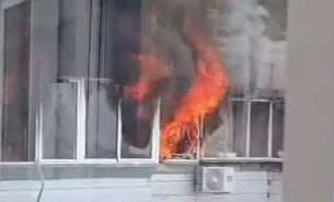 Многоэтажка загорелась в Северном Чертанове на юге Москвы