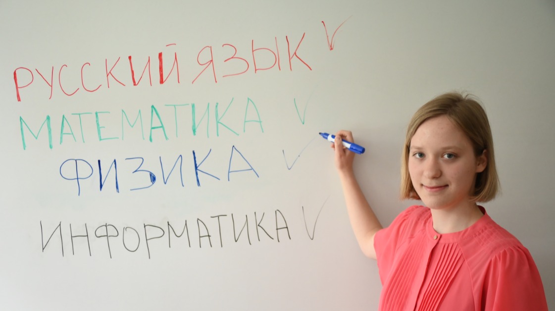 Выпускница школы № 1514 Надежда Яшмолкина, сдавшая ЕГЭ на максимальные 400 баллов
