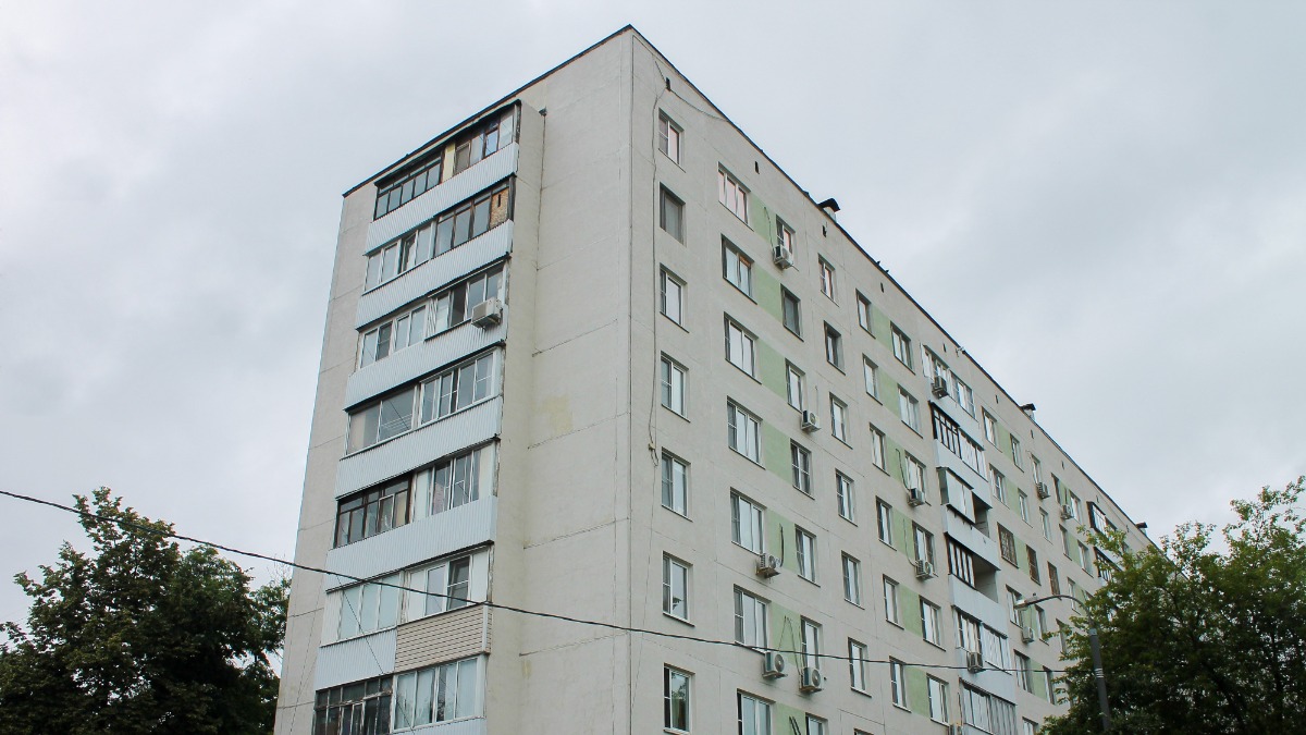 В жилом доме в районе Северное Тушино в 2025 году произвели замену всего лифтового оборудования с расширением дверных проемов