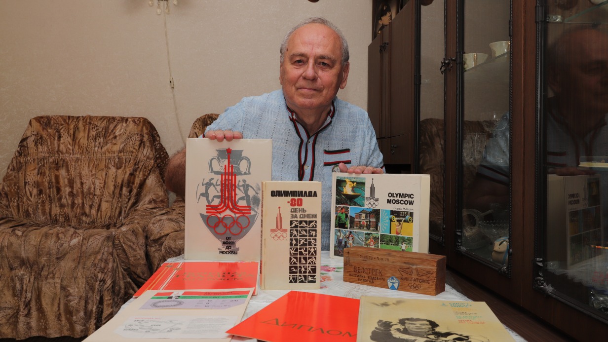 Для Владимира Сурова, бывшего инструктора московского горкома комсомола, дни Олимпиады-80 стали самыми яркими и напряженными в жизни, поэтому он до сих пор увлеченно коллекционирует олимпийскую атрибутику и материалы об Играх