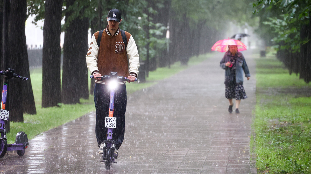 Синоптик Тишковец: Пик аномальных ливней ожидается в Москве вечером 4 августа