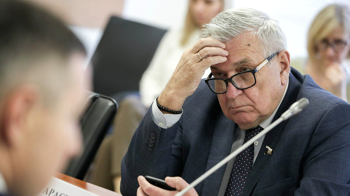 Депутат Госдумы Тарасенко проголосовал 11 раз в день своей смерти