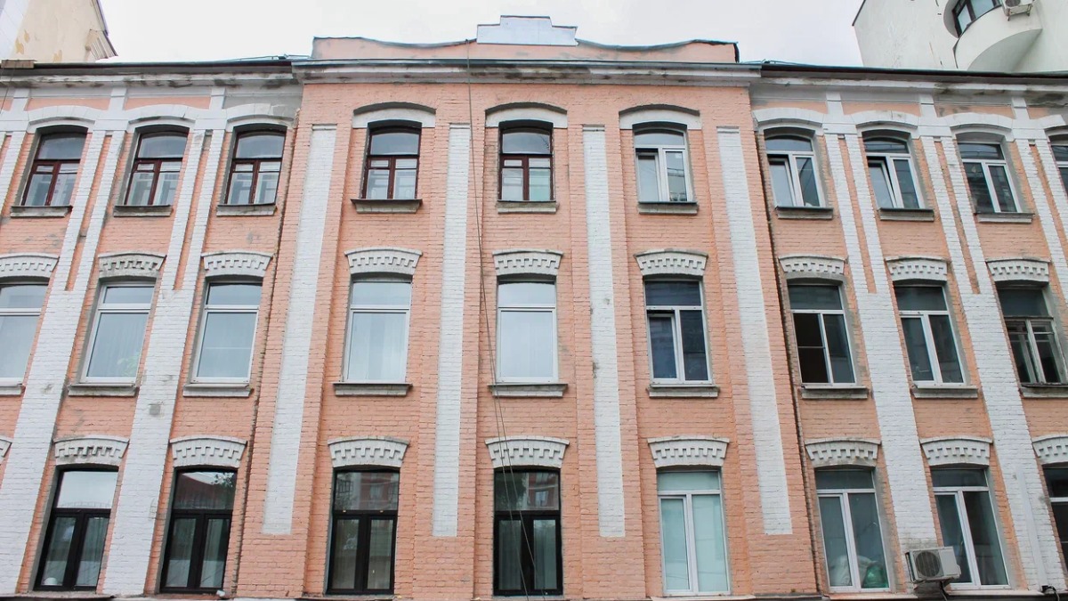 В центре столицы проходит капитальный ремонт архитектурного шедевра, возведенного в стиле эклектики