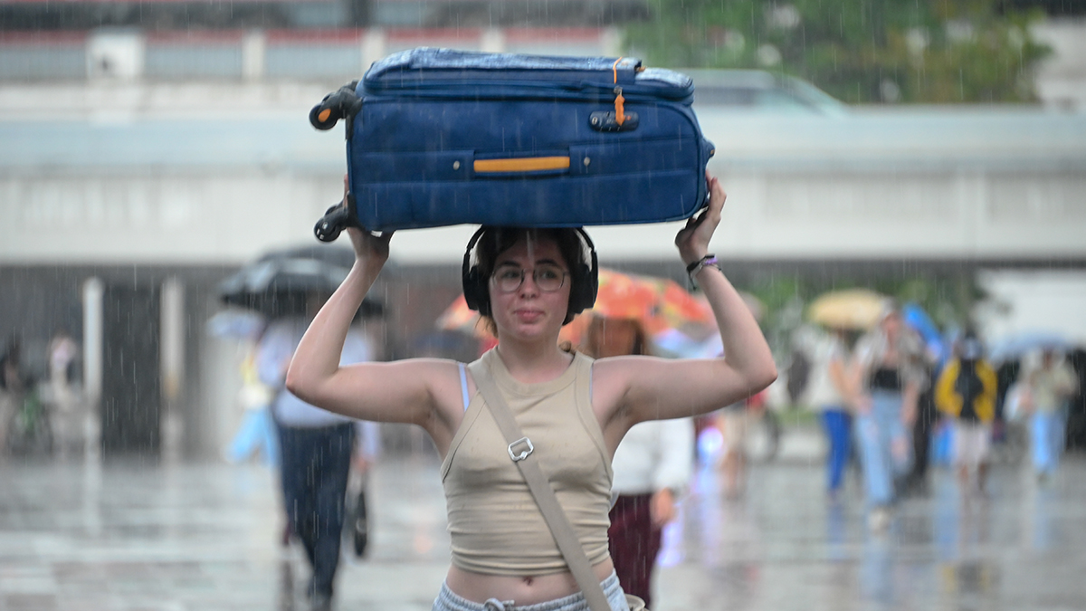 «Желтый» уровень опасности из-за грозы с дождем продлили в столичном регионе