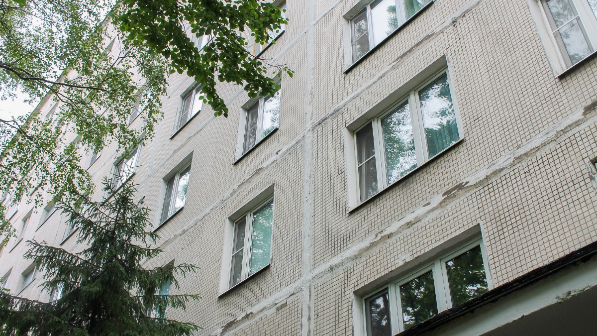 В жилом доме в районе Южное Тушино по программе капитального ремонта заменили все лифтовое оборудование с расширением дверных проемов