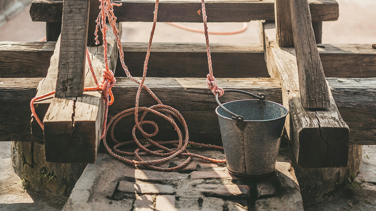 На юге Москвы двое рабочих отравились метаном, спустившись в колодец