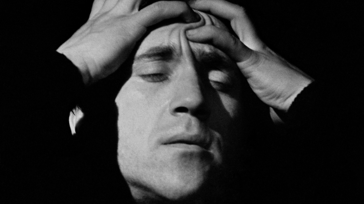 Артист Московского театра на Таганке Владимир Высоцкий в спектакле по пьесе Уильяма Шекспира «Гамлет». Легендарный образ...