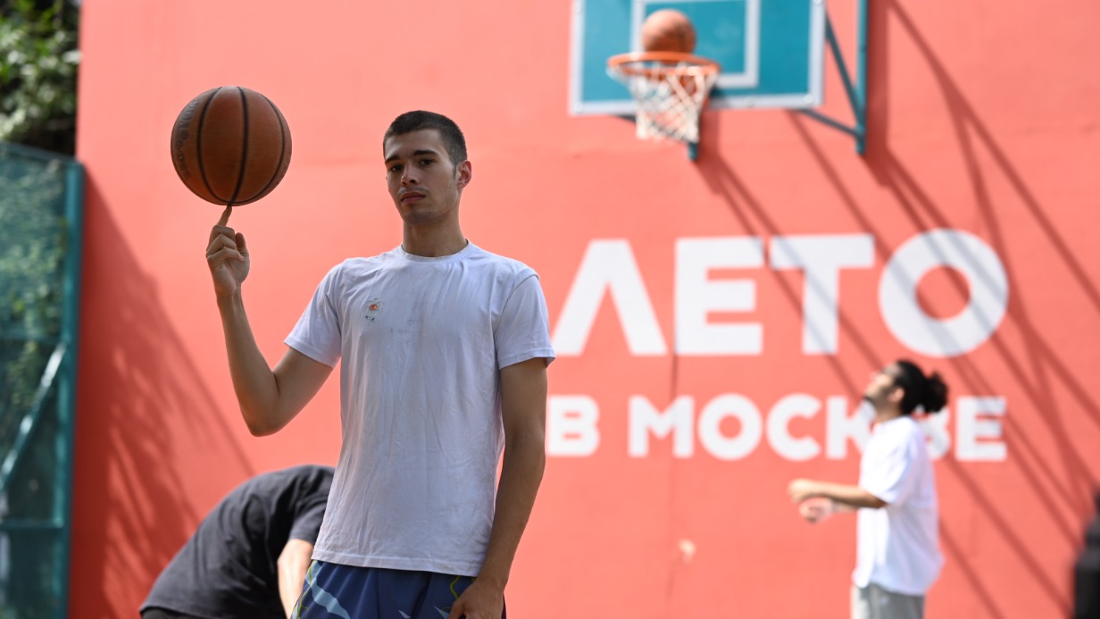 Тимофей Мозгов проведет мастер-класс по баскетболу на Петровском бульваре
