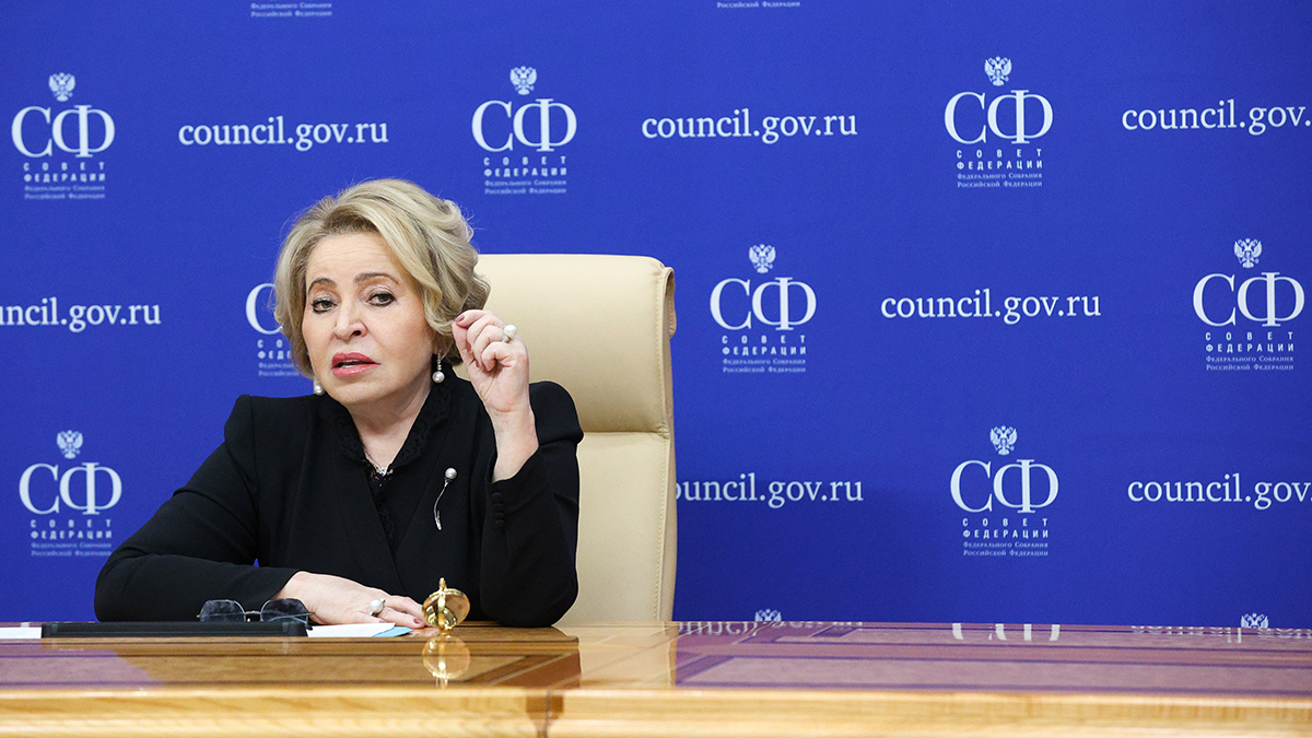 Власти Петербурга поддержали идею Матвиенко об отмене ОМС для безработных