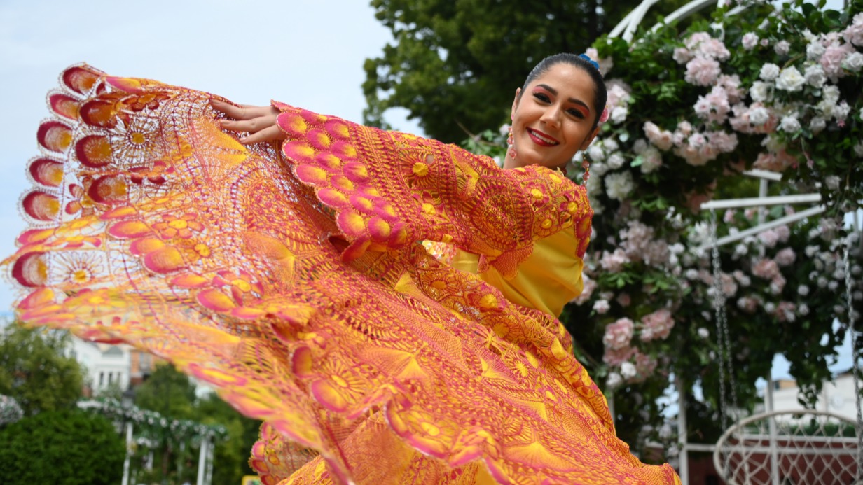 Артистка Фольклорного ибероамериканского балета из Парагвая Аналия Богадо