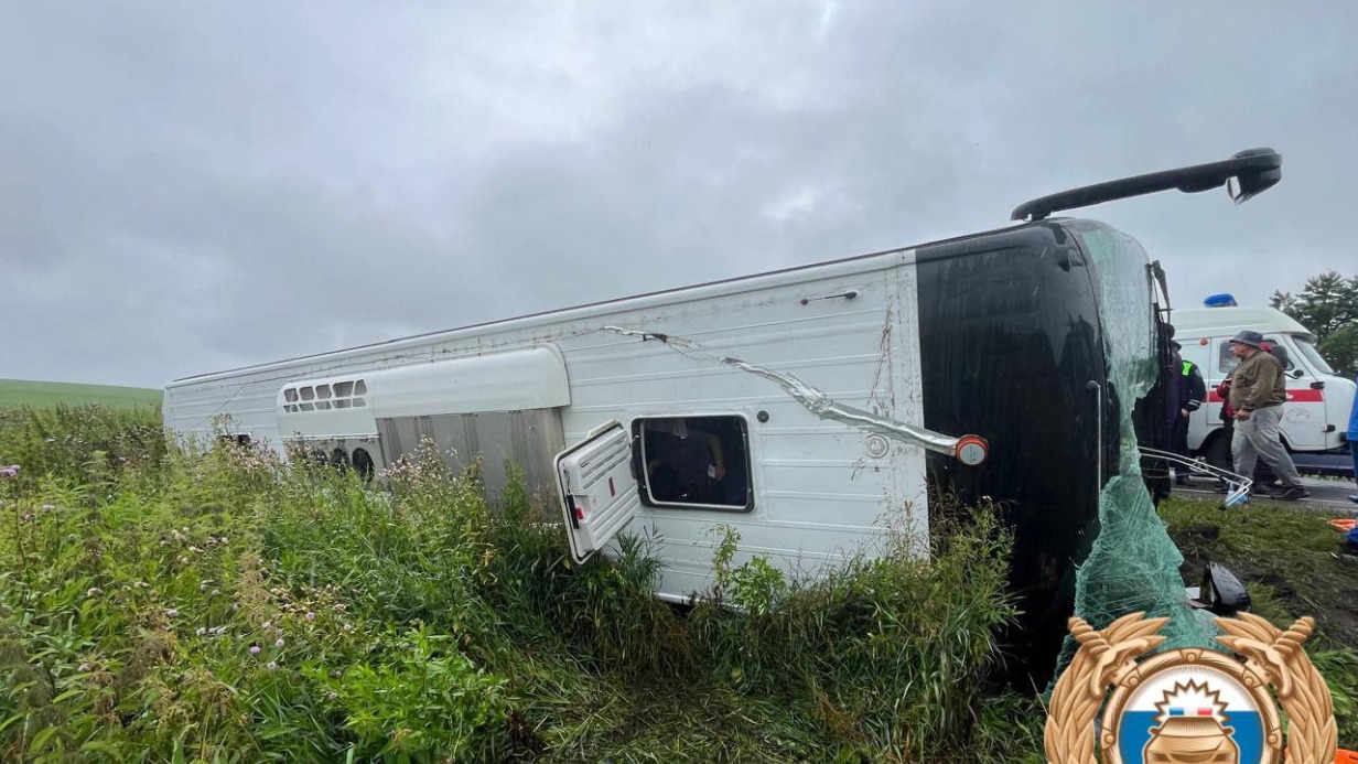 Автобус с 40 пассажирами перевернулся в Башкирии