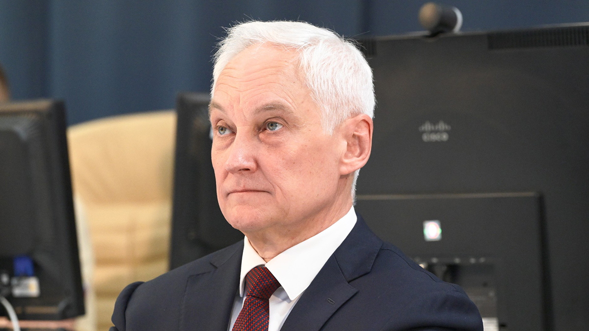 Минобороны: Белоусов обсудил с военкорами дроны, РЭБ и поддержку военных