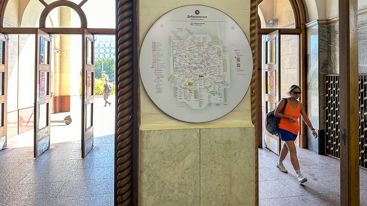 Женщина взыскала с московского метро 112 тысяч после удара дверью по спине