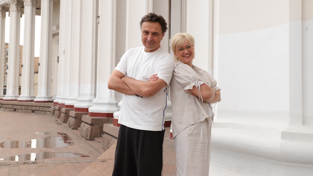 Главный режиссер Центрального академического театра Российской Армии Александр Лазарев и директор Милена Авимская показали «ВМ», что происходит за кулисами во время спектаклей, и рассказали, как прошел юбилейный 95-й сезон