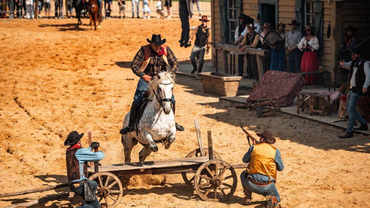 Попасть в ковбойский городок и партизанскую деревню можно, не покидая столицы