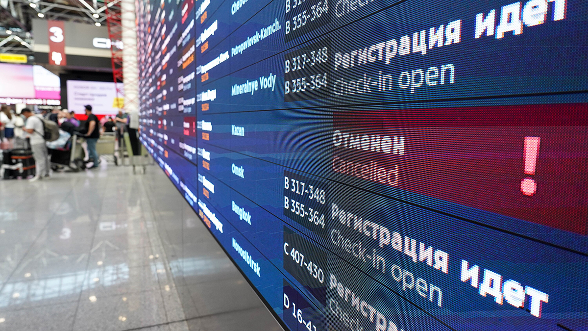 Shot: Более 300 человек не могут вылететь в Анталью из аэропорта Самары